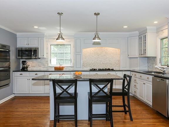 Kitchen island angle