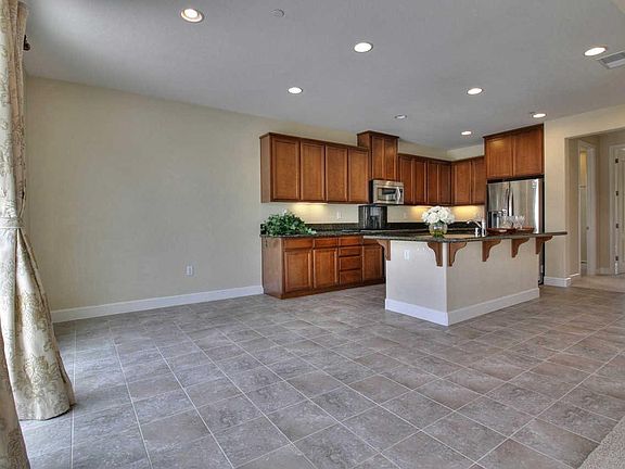 5th image of 685 San Miguel Dr