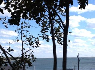 11 Oldfield Ln, Hampton Bays, NY 11946