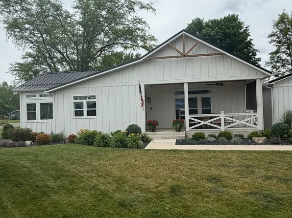 2607 Wolfs Point Dr, Rochester, IN 46975
