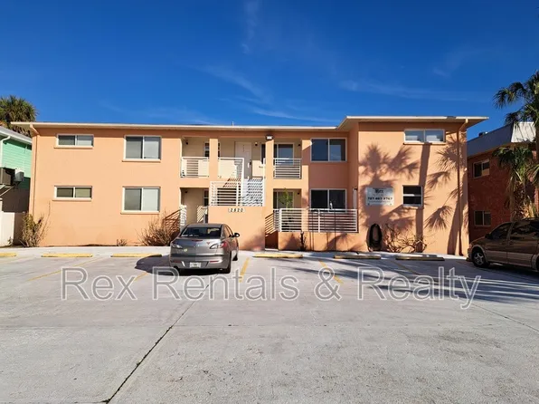 2820 Dupont St S APT 202, Gulfport, FL 33707