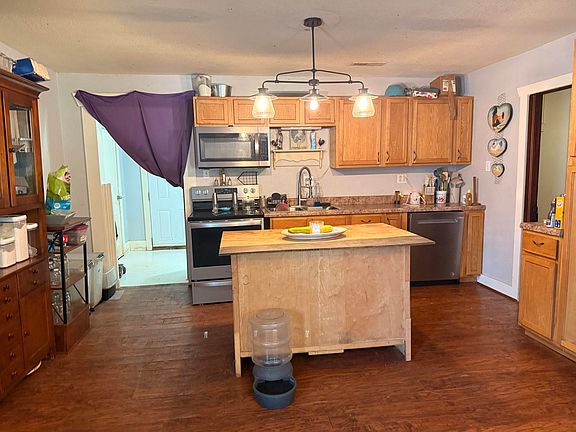 3rd image of 440 W 1st Street