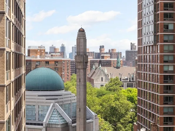 200 East 95th Street image 13 of 28