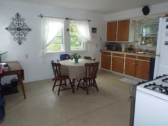 4th image of 1110 Filmore Avenue #4