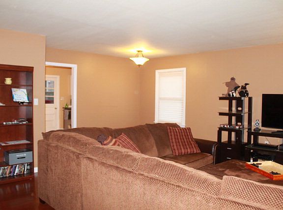 2nd image of 2535 Seminole Pl