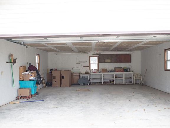4th image of 312 Jefferson St