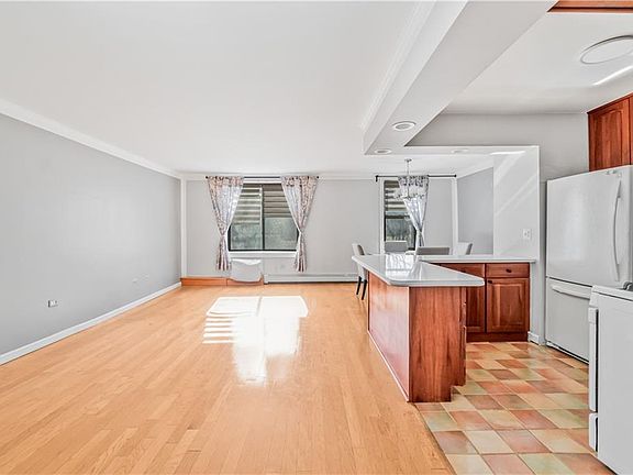 4th image of 830 Howard Ave APT 3A