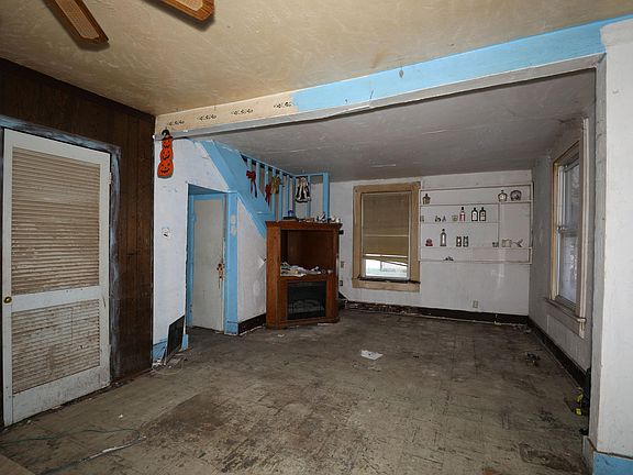 2nd image of 1615 W 1st St