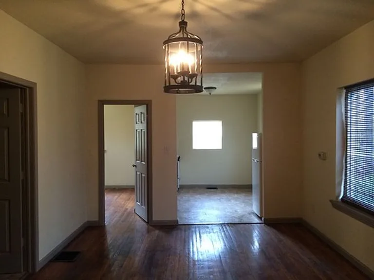 884 Grove St — Photo 3