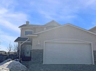 9301 Lakeland Dr, Grande Prairie, AB T8X 1S5
