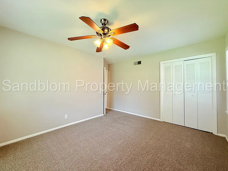 4534 E 39th St — Photo 17