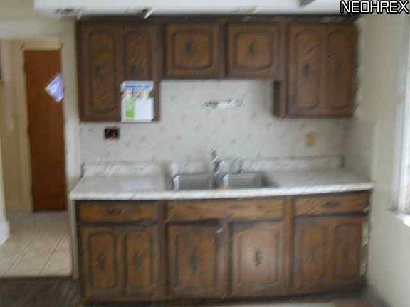 4th image of 3181 E 119th St