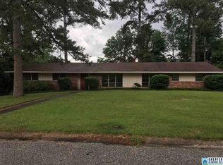 1825 Forest Haven Ln, Vestavia Hills, AL 35216