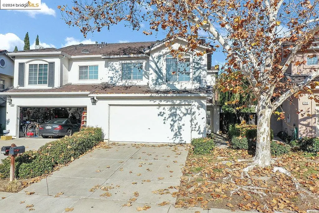 1711 Periwinkle Way photo 1