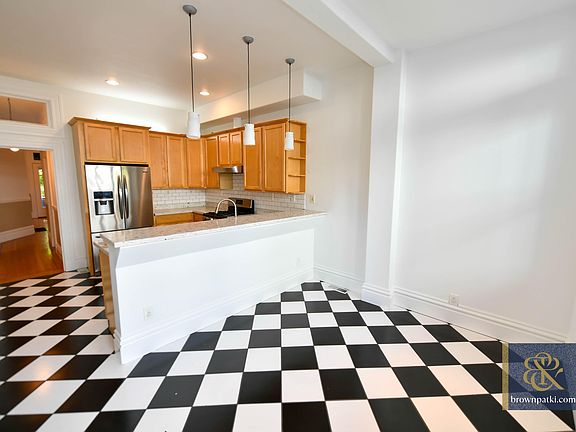 5th image of 2529 Bryant St