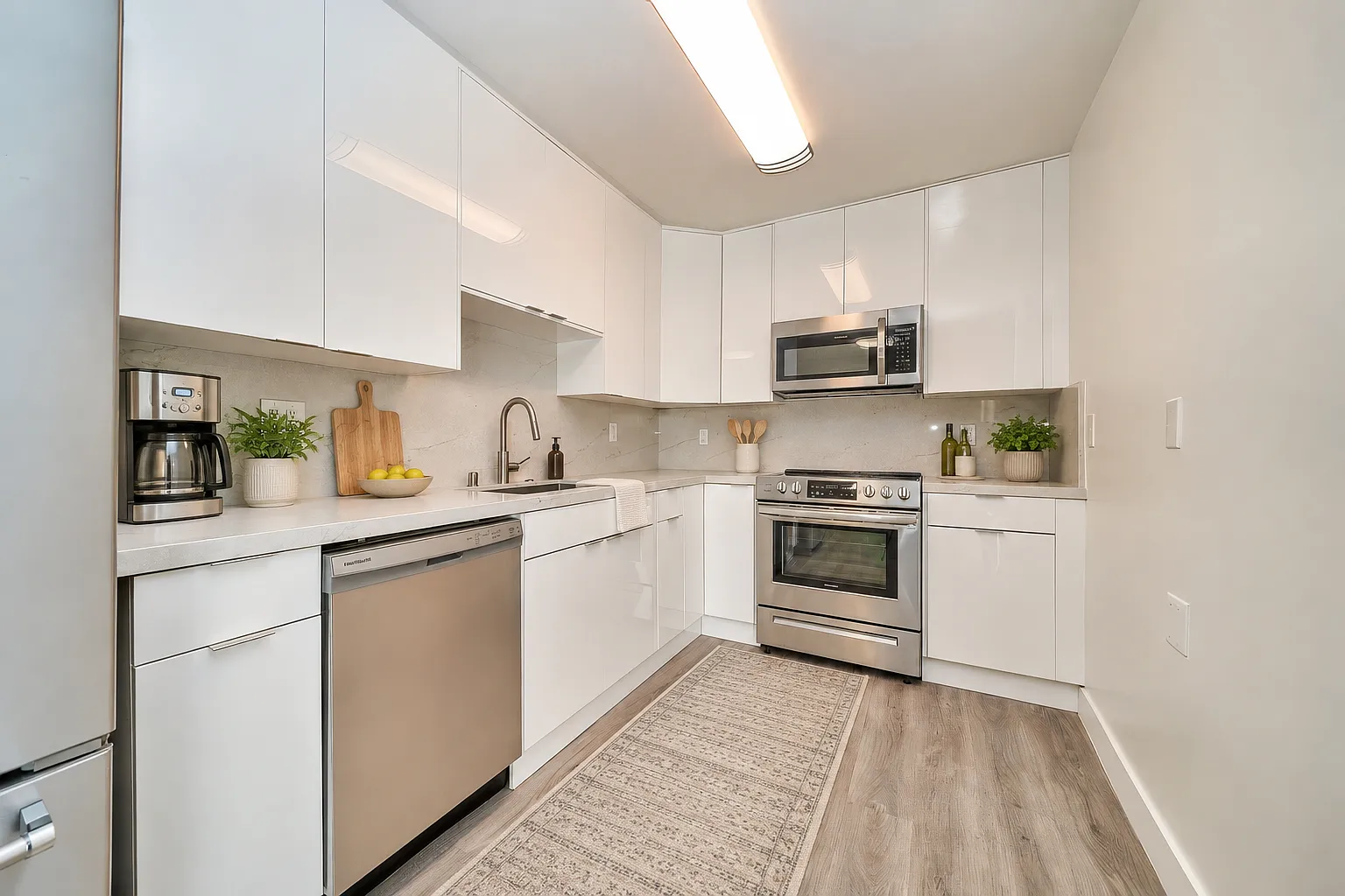 425 S Willaman Drive — Photo 2
