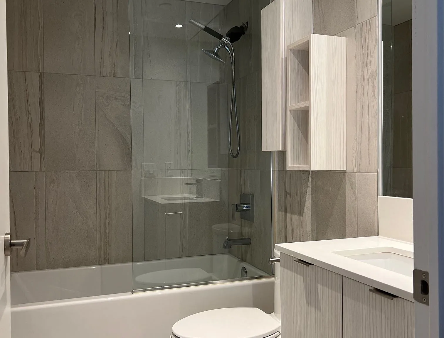 2 bed, $2,600 — Photo 4