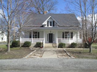 680 N Chestnut St, Breese, IL 62230