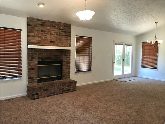 4th image of 7340 Pebblebrooke East Dr