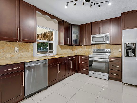 4th image of 8592 NW 7th St