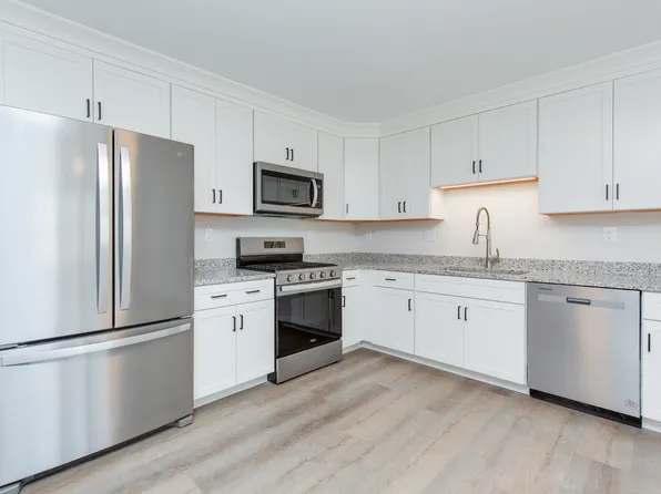 60 Sherburne Ave #3, Tyngsboro, MA 01879