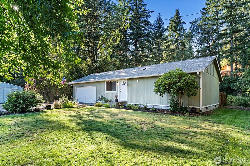 2nd image of 262 NE Bryan Lane