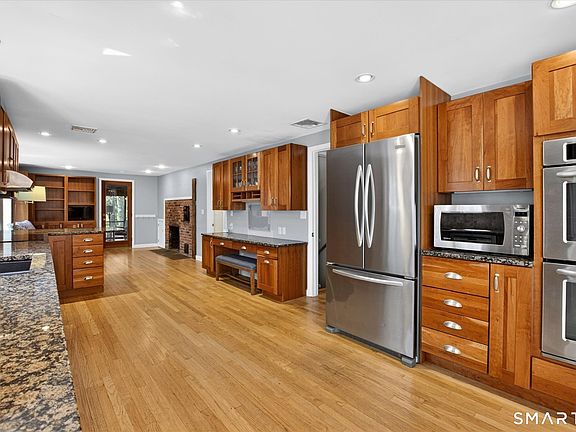 5th image of 22 Fox Den Road