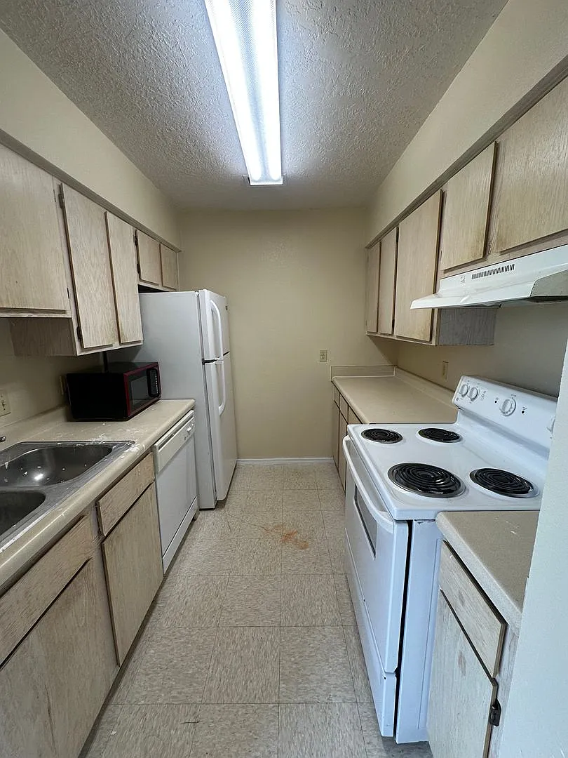 Echols 1500 - Sedona Apartments — Photo 3