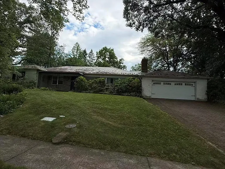 10 Hampton Rd — Photo 2