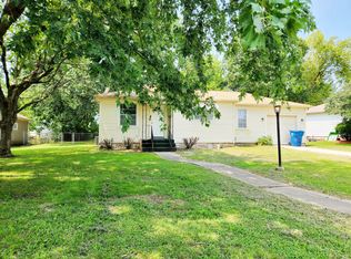 1709 Missouri Ave, Carthage, MO 64836