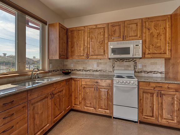 5th image of 11101 Holly Ave NE