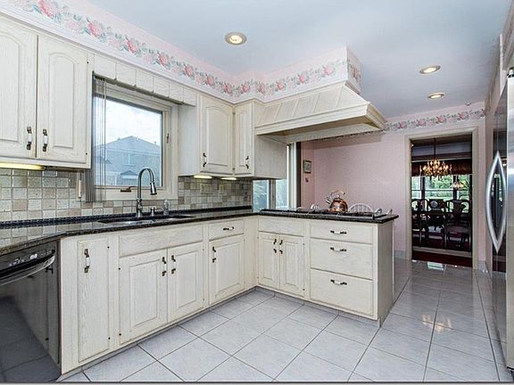 5th image of 29226 Shaker Blvd