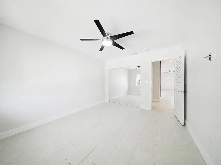 138 N Indies Dr #B — Photo 27
