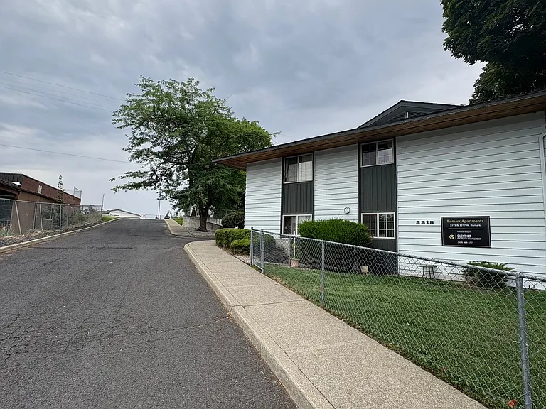 3315-3317 W Bismark Ave — Photo 10