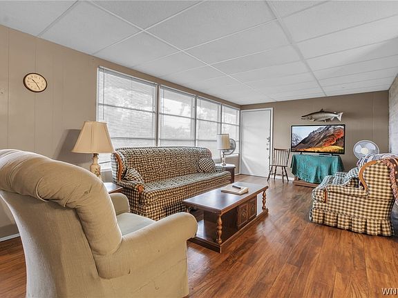 4th image of 986 Breeze Ln