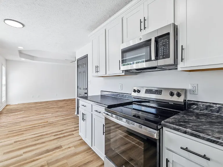 1824 Cottingham Ct — Photo 19