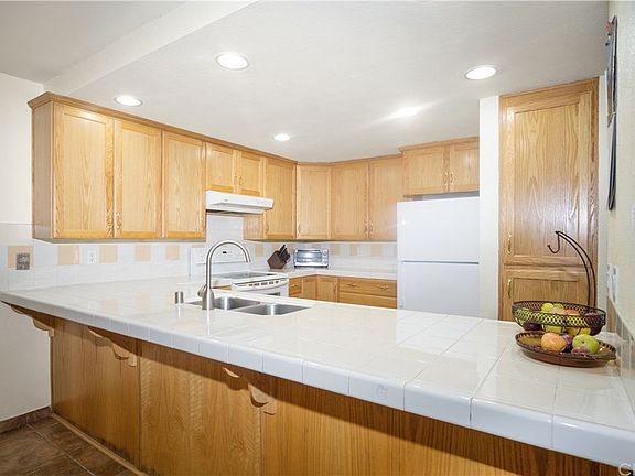 3rd image of 1727 Melrose Ave Unit 34