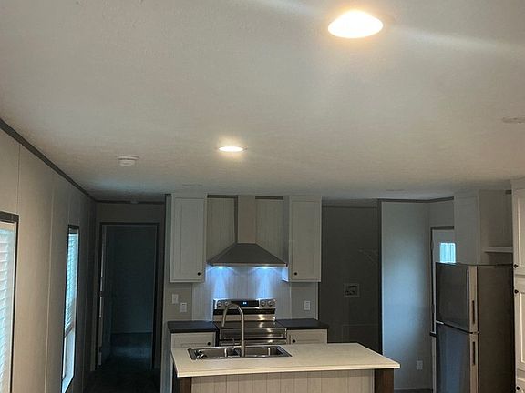 4th image of 58 Poole Cir