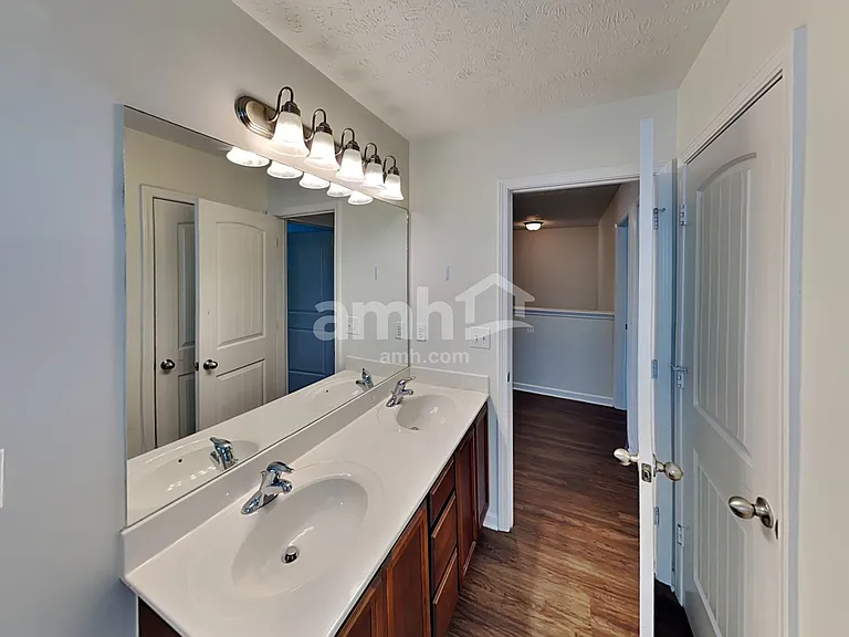 2076 Red Jacket Trce — Photo 16