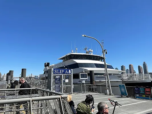 Sold by Manhattan Boutique Real Estate | media 29