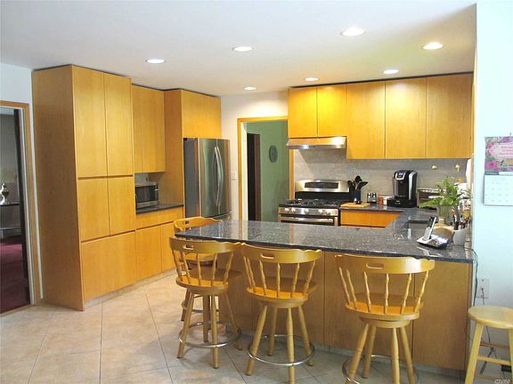 5th image of 23 Seville Ln