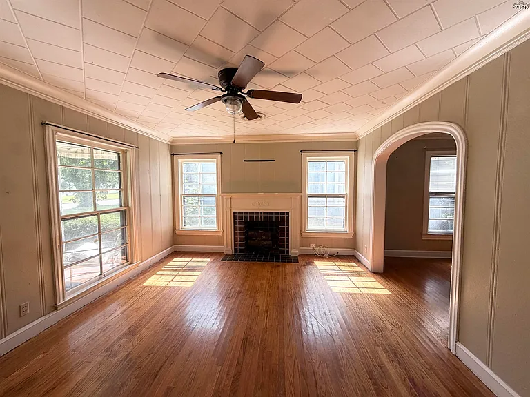 1820 Ardath Ave — Photo 2
