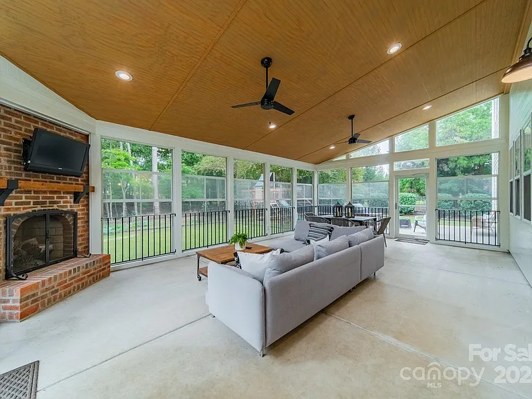 424 Ranelagh Dr — Photo 30