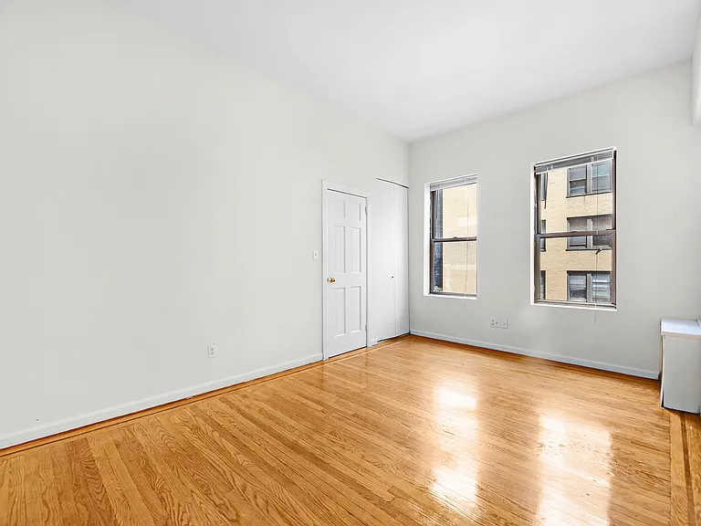 113 E 31st St #4D — Photo 3