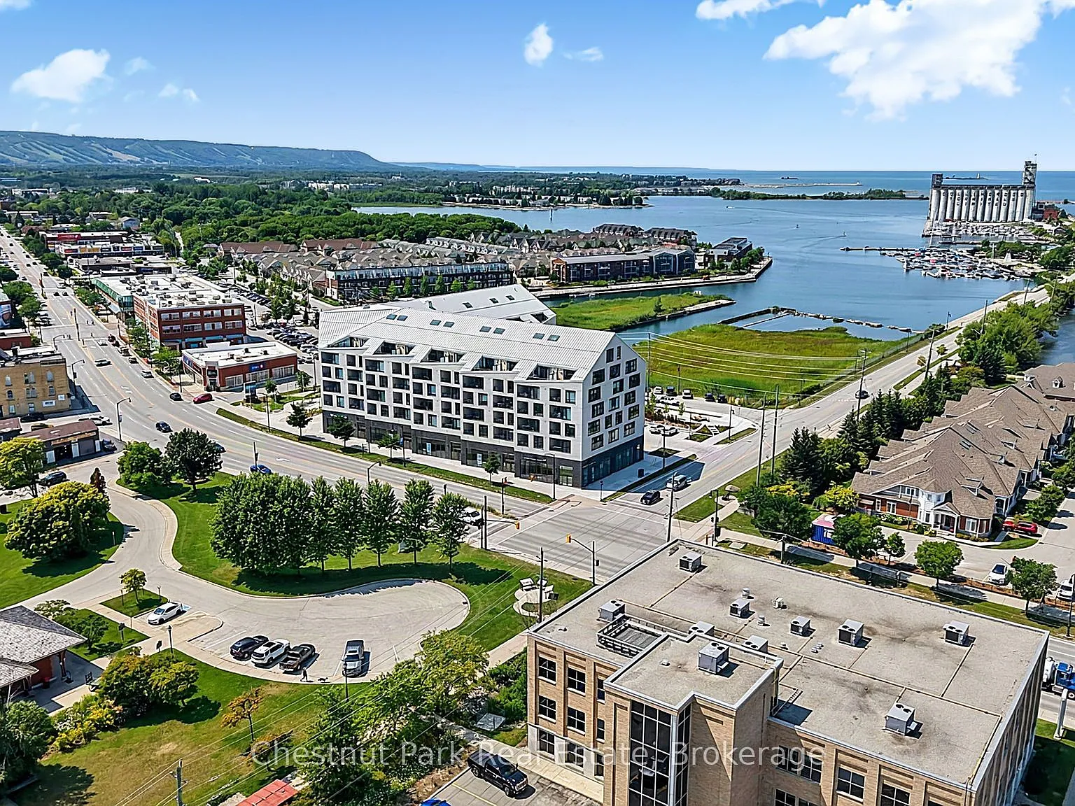 Harbour House Condos — Photo 4