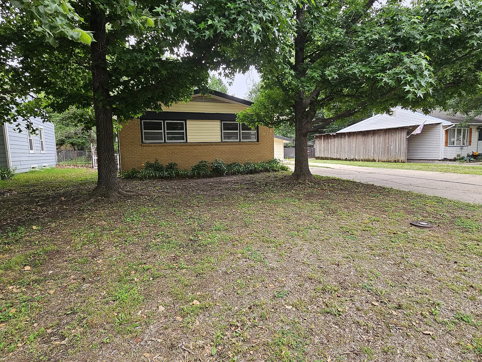 3 bed, 1000 sqft, $1,050 — Photo 1
