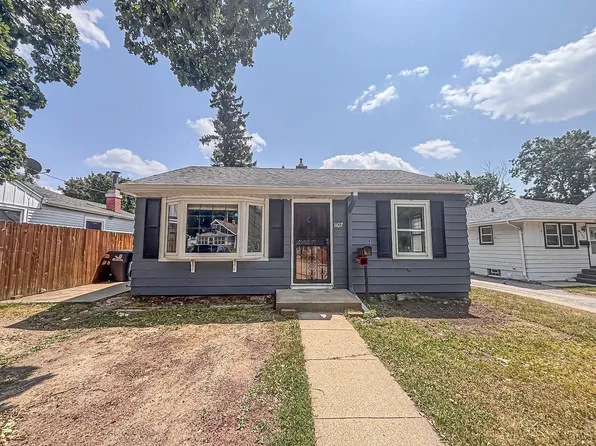 1107 E Moreland BOULEVARD, Waukesha, WI 53186