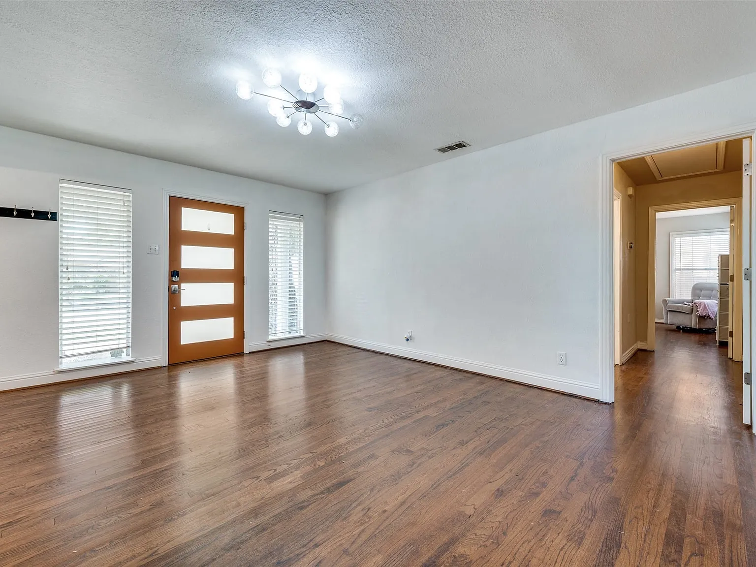 3 bed, 3.0 bath, 1689 sqft, $3,700 — Photo 4