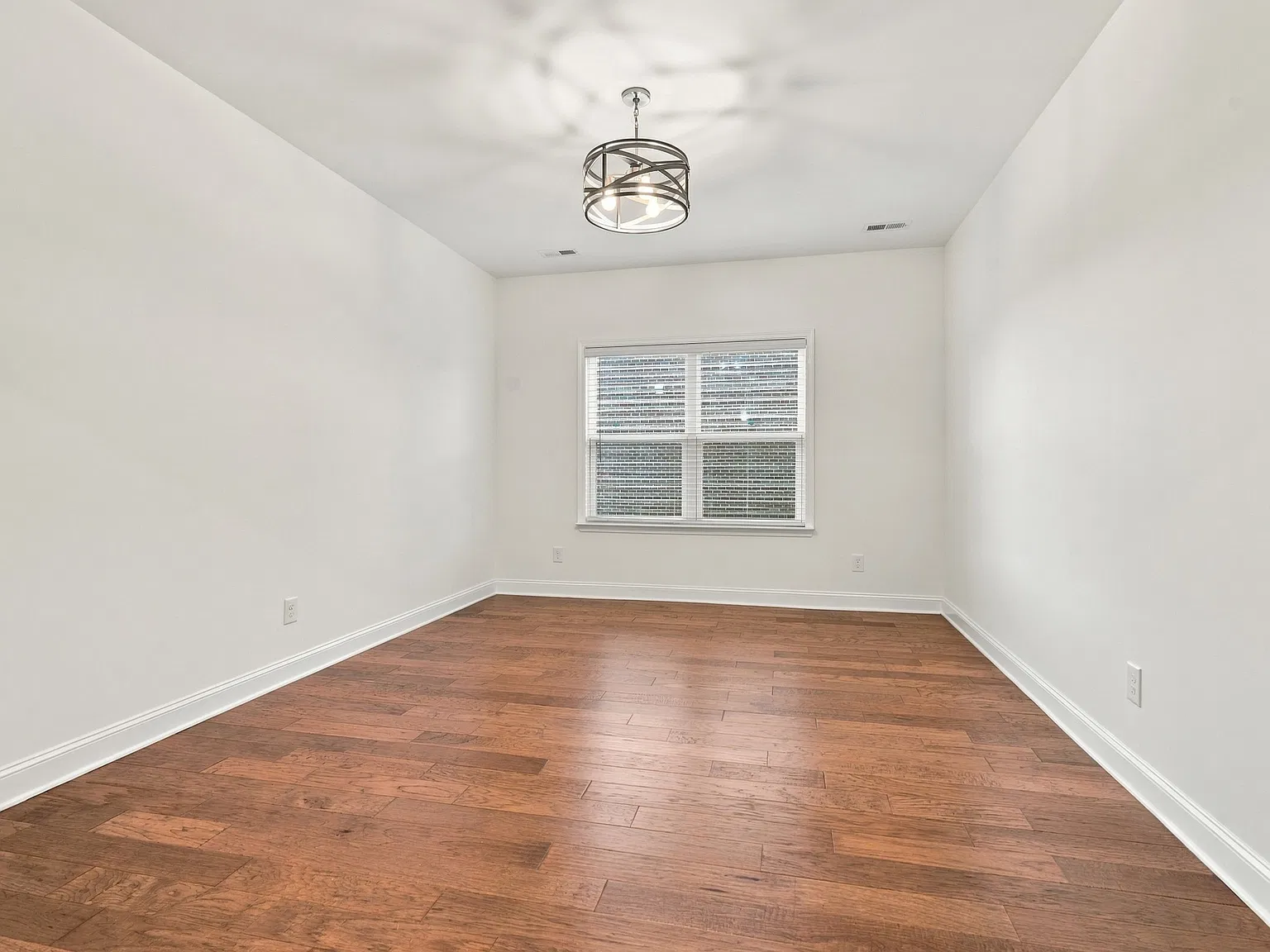 4 bed, 2905 sqft, $2,750 — Photo 3