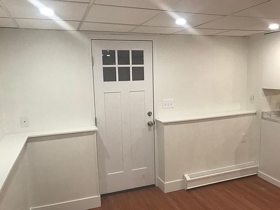 Private Entry / Family Rm (view 1)